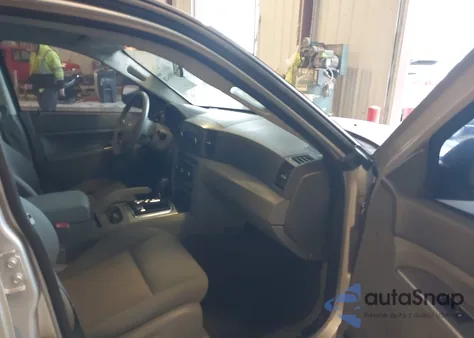 2007 Jeep Grand Cherokee Laredo z USA, uszkodzony, nr VIN 1J8HR48P57C500688